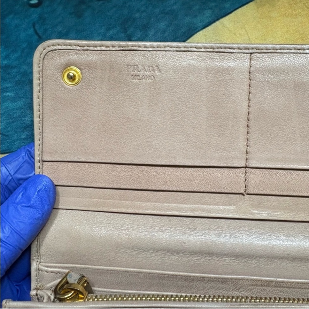 Prada Beige Lambskin Women's Clutch Wallet - Picture 6 of 9